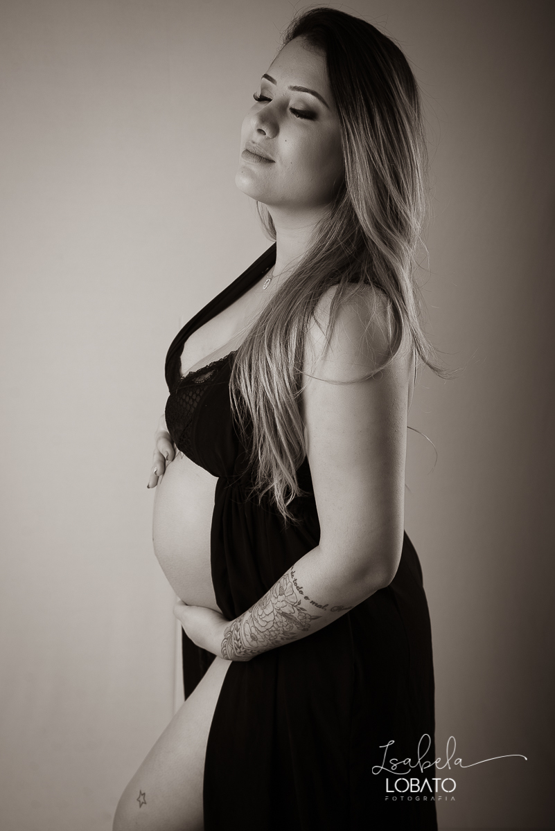 ensaio-fotografico-gestante-book-gestante-barbacena-minas-gerais-fotografia-de-gravida-ensaio-gestante-em-estudio-fotografico-fotografos-em-barbacena-isabela-lobato-fotografia-a-espera-de-nicolas-recem-nascido-nascimento