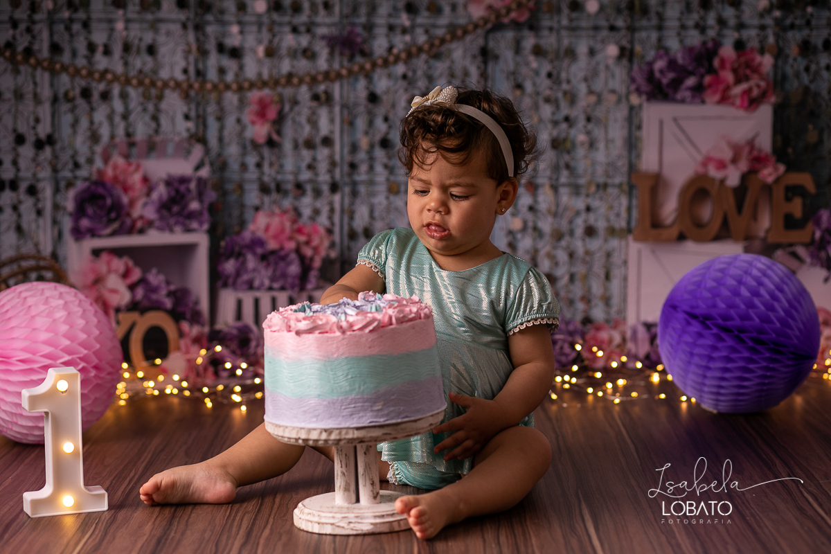 bolo-de-aniversario-smash-the-cake-festa-1-ano-decoracao-de-festa-infantil-a-hora-do-bolo-fotografia-de-bebe-book-infantil-fotografo-em-barbacena-estudio-fotografico-barbacena-isabela-lobato-fotografia-ensaio-fotografico-infantil-lefotick-props-do-ben