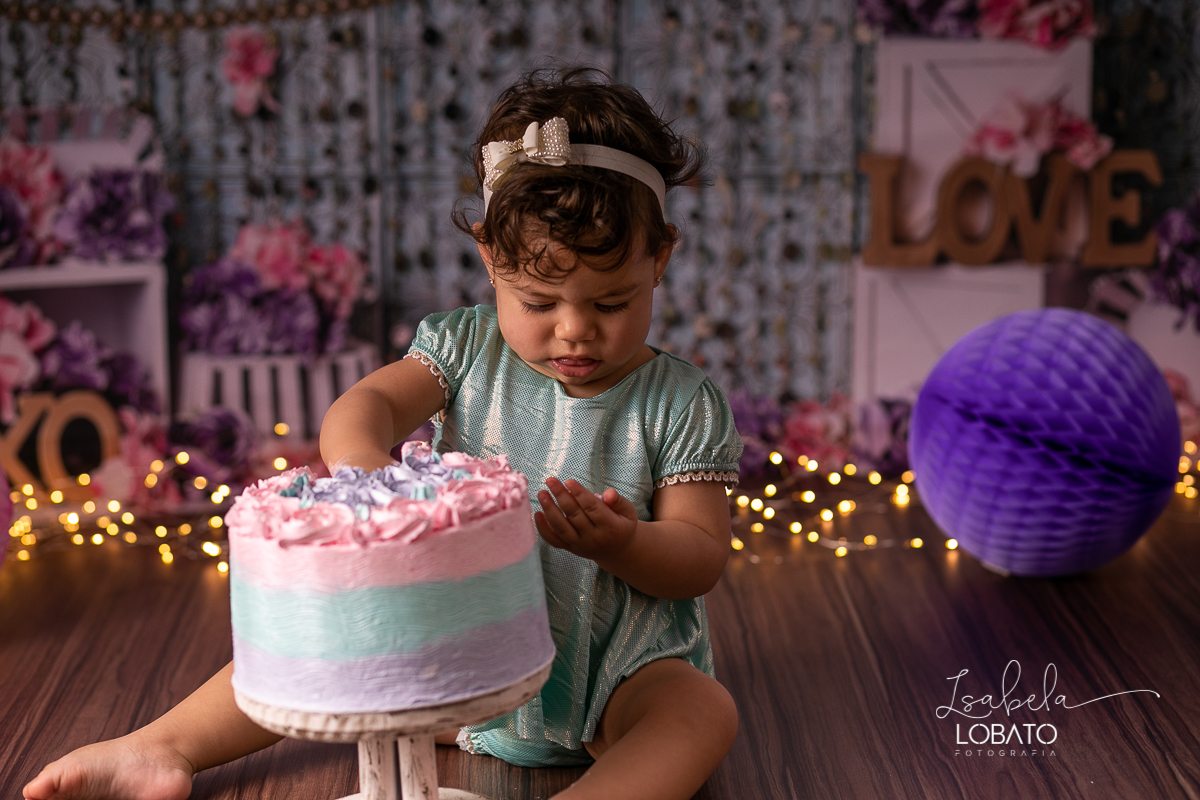 bolo-de-aniversario-smash-the-cake-festa-1-ano-decoracao-de-festa-infantil-a-hora-do-bolo-fotografia-de-bebe-book-infantil-fotografo-em-barbacena-estudio-fotografico-barbacena-isabela-lobato-fotografia-ensaio-fotografico-infantil-lefotick-props-do-ben
