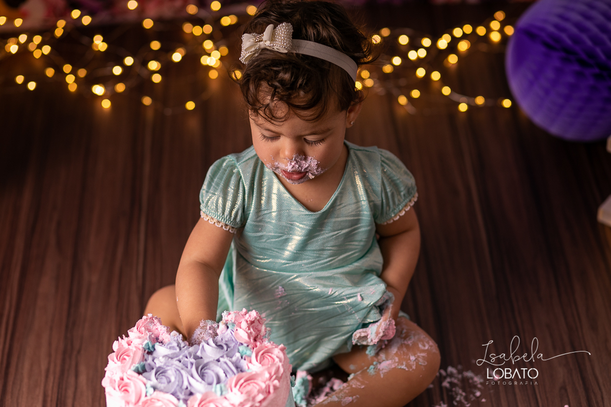 bolo-de-aniversario-smash-the-cake-festa-1-ano-decoracao-de-festa-infantil-a-hora-do-bolo-fotografia-de-bebe-book-infantil-fotografo-em-barbacena-estudio-fotografico-barbacena-isabela-lobato-fotografia-ensaio-fotografico-infantil-lefotick-props-do-ben