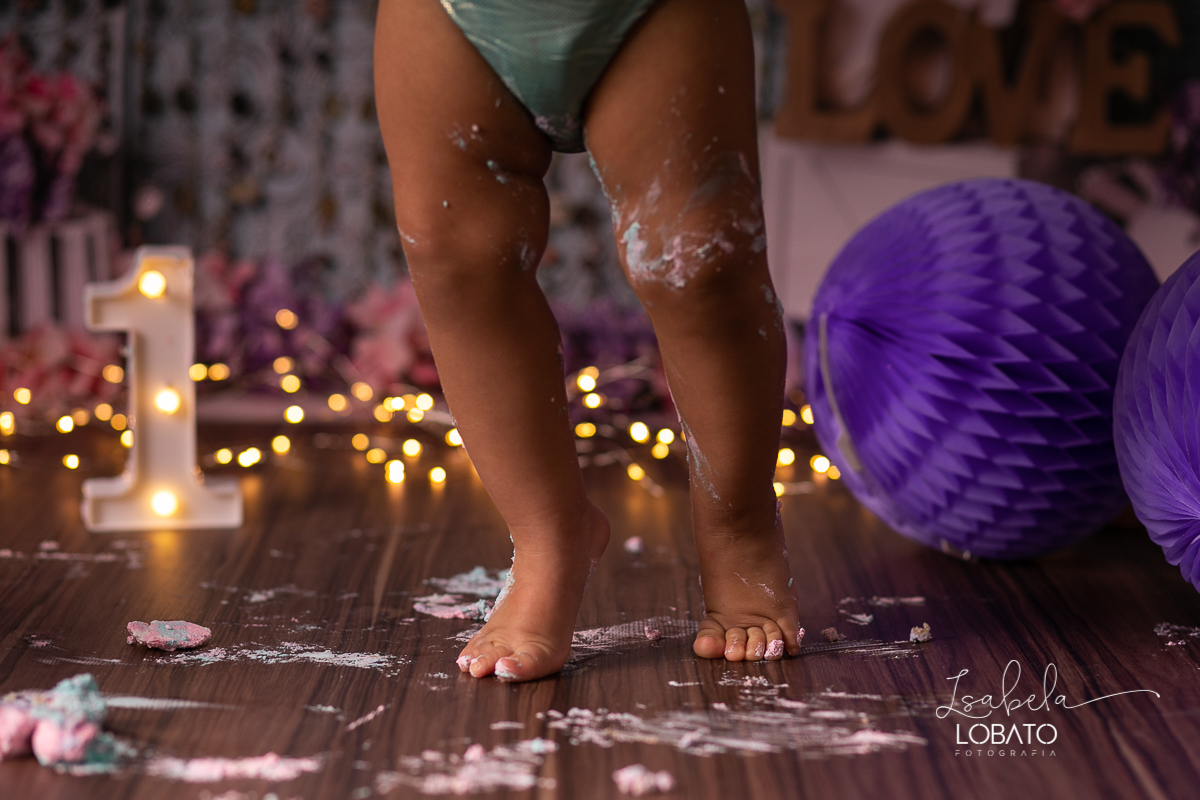 bolo-de-aniversario-smash-the-cake-festa-1-ano-decoracao-de-festa-infantil-a-hora-do-bolo-fotografia-de-bebe-book-infantil-fotografo-em-barbacena-estudio-fotografico-barbacena-isabela-lobato-fotografia-ensaio-fotografico-infantil-lefotick-props-do-ben