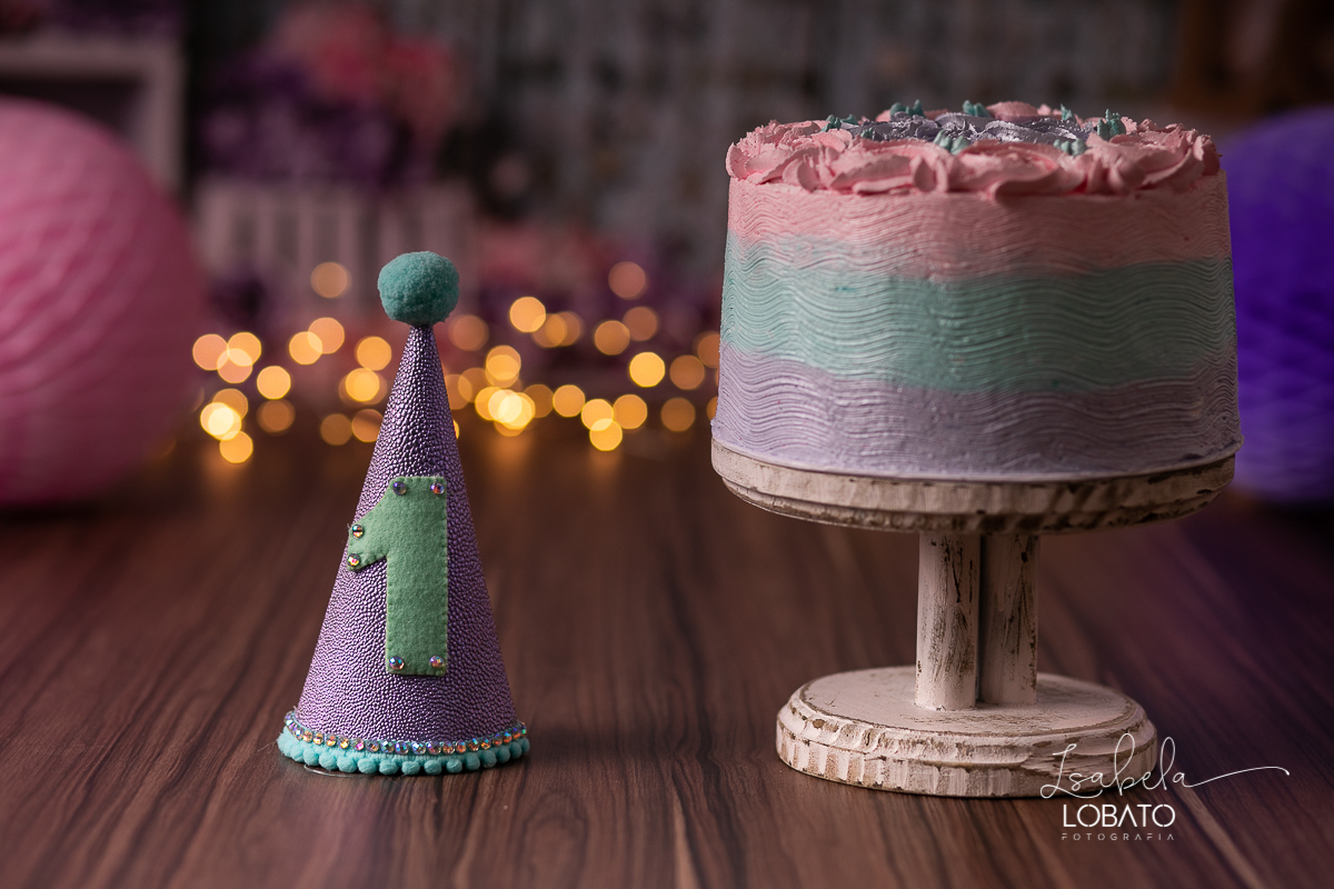 bolo-de-aniversario-smash-the-cake-aniversario-1-ano-decoracao-de-festa-infantil-a-hora-do-bolo-fotografia-de-bebe-book-infantil-fotografo-em-barbacena-estudio-fotografico-barbacena-isabela-lobato-fotografia-ensaio-fotografico-infantil-fotografo-mg