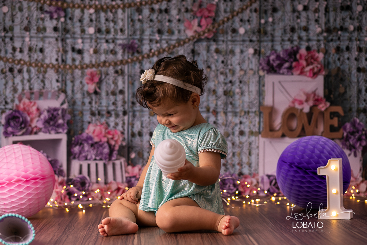 bolo-de-aniversario-smash-the-cake-aniversario-1-ano-decoracao-de-festa-infantil-a-hora-do-bolo-fotografia-de-bebe-book-infantil-fotografo-em-barbacena-estudio-fotografico-barbacena-isabela-lobato-fotografia-ensaio-fotografico-infantil-fotografo-mg