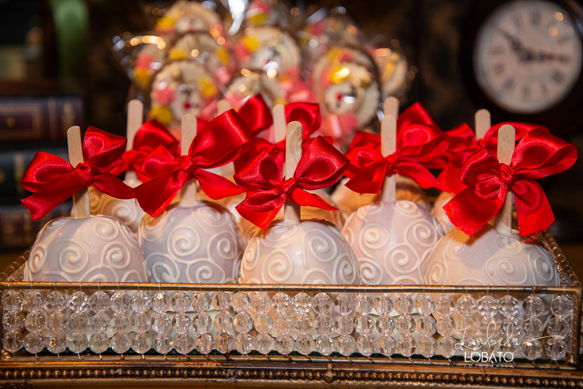 vestido-de-debutante-15-anos-festa-de-debutante-book-15-anos-festa-de-15-anos-fotografia-de-aniversario-de-15-anos-valsa-bolo-de-aniversario-alice-no-pais-das-maravilhas-anel-de-15-anos-bacco-buffet-fotografo-em-barbacena-isabela-lobato-fotografia-estudio