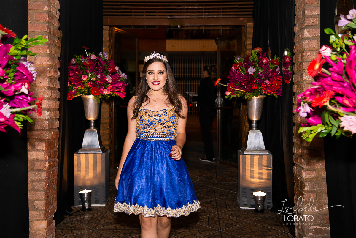 vestido-de-debutante-15-anos-festa-de-debutante-book-15-anos-festa-de-15-anos-fotografia-de-aniversario-de-15-anos-valsa-bolo-de-aniversario-alice-no-pais-das-maravilhas-anel-de-15-anos-bacco-buffet-fotografo-em-barbacena-isabela-lobato-fotografia-estudio