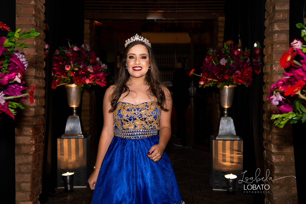 vestido-de-debutante-15-anos-festa-de-debutante-book-15-anos-festa-de-15-anos-fotografia-de-aniversario-de-15-anos-valsa-bolo-de-aniversario-alice-no-pais-das-maravilhas-anel-de-15-anos-bacco-buffet-fotografo-em-barbacena-isabela-lobato-fotografia-estudio