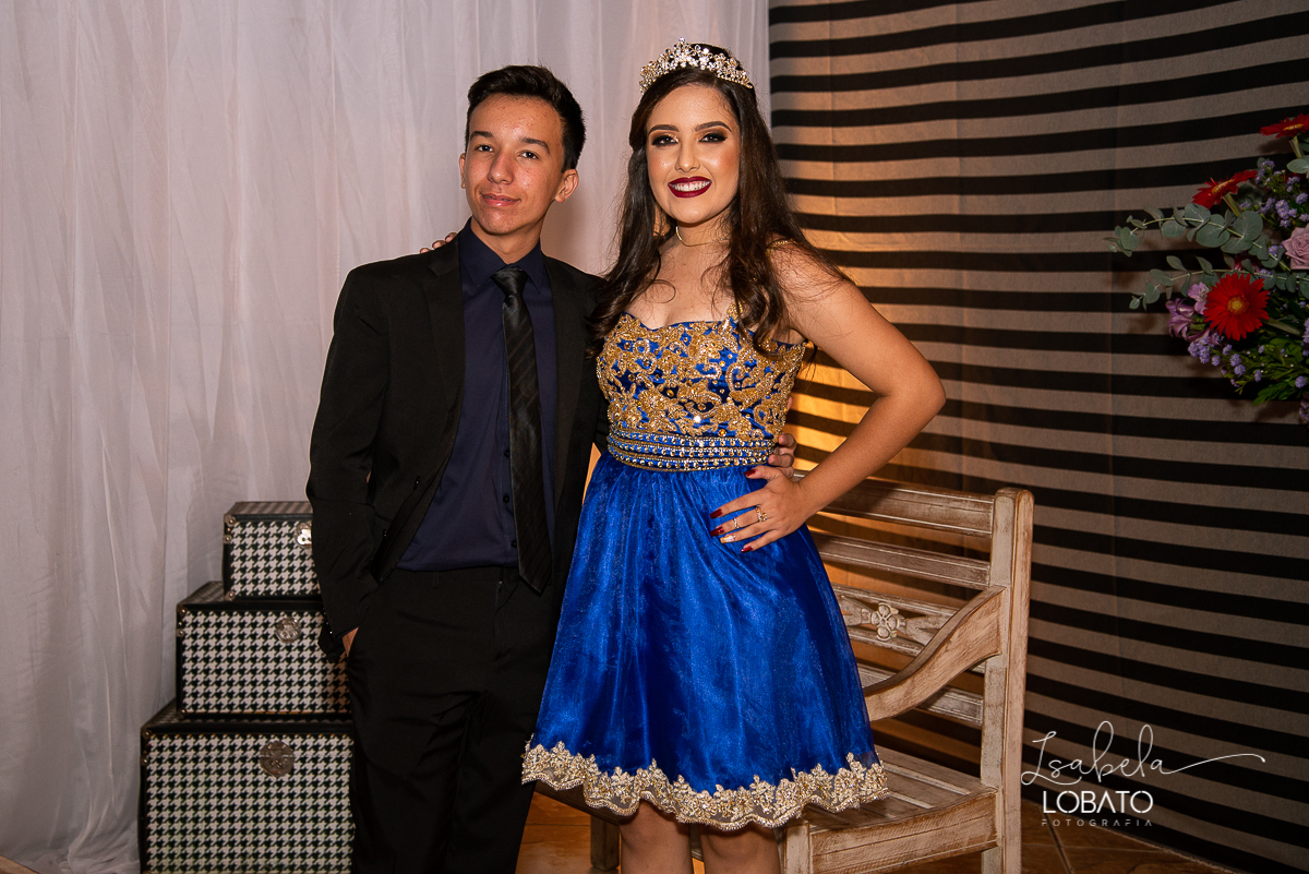 vestido-de-debutante-15-anos-festa-de-debutante-book-15-anos-festa-de-15-anos-fotografia-de-aniversario-de-15-anos-valsa-bolo-de-aniversario-alice-no-pais-das-maravilhas-anel-de-15-anos-bacco-buffet-fotografo-em-barbacena-isabela-lobato-fotografia-estudio