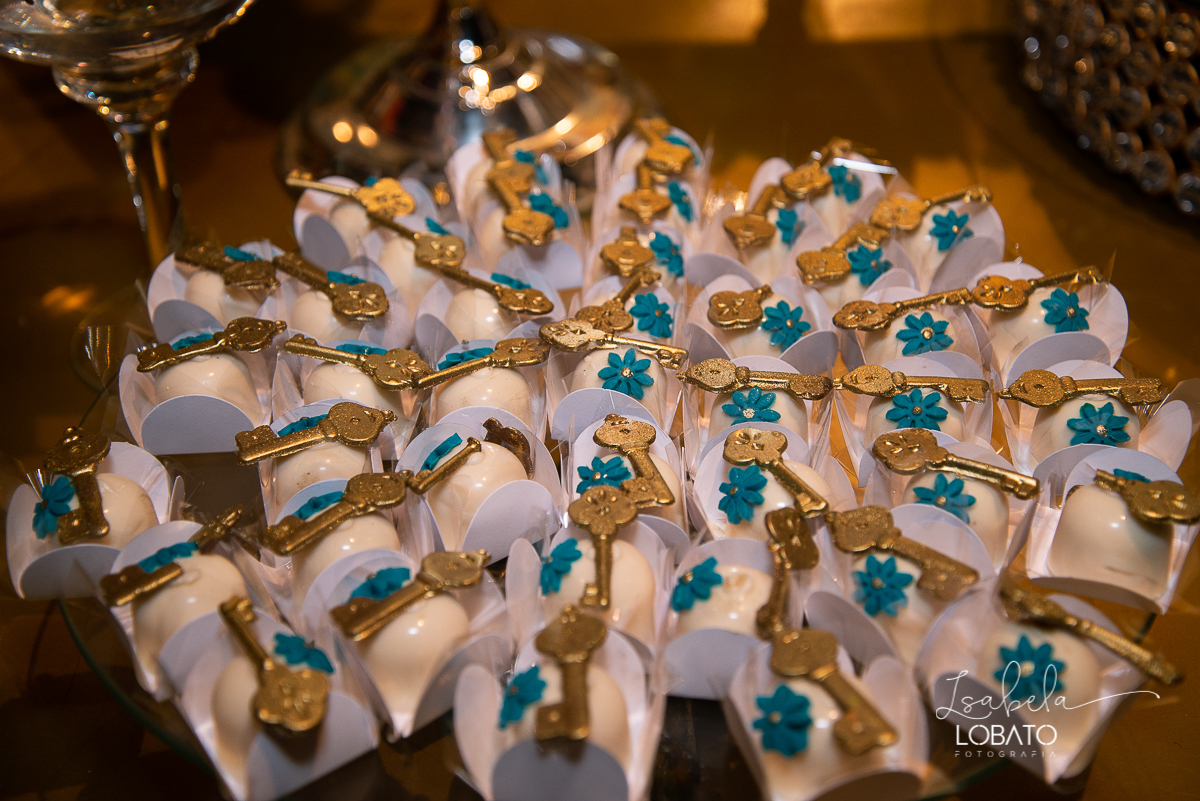 vestido-de-debutante-15-anos-festa-de-debutante-book-15-anos-festa-de-15-anos-fotografia-de-aniversario-de-15-anos-valsa-bolo-de-aniversario-alice-no-pais-das-maravilhas-anel-de-15-anos-bacco-buffet-fotografo-em-barbacena-isabela-lobato-fotografia-estudio