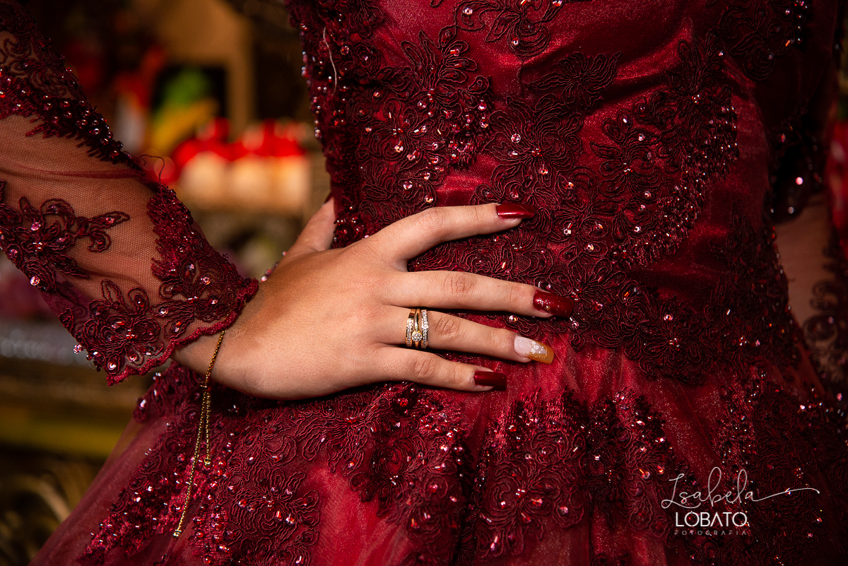 vestido-de-debutante-15-anos-festa-de-debutante-book-15-anos-festa-de-15-anos-fotografia-de-aniversario-de-15-anos-valsa-bolo-de-aniversario-alice-no-pais-das-maravilhas-anel-de-15-anos-bacco-buffet-fotografo-em-barbacena-isabela-lobato-fotografia-estudio