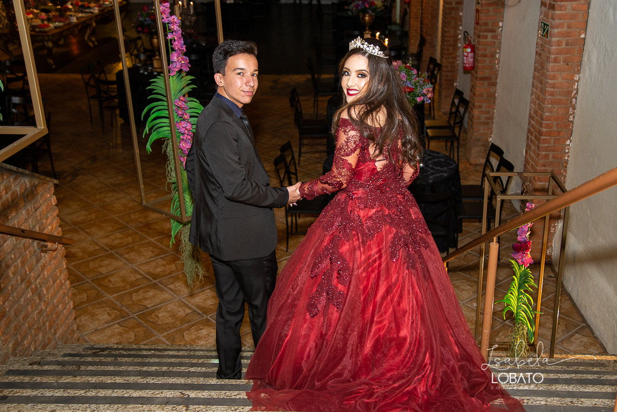 vestido-de-debutante-15-anos-festa-de-debutante-book-15-anos-festa-de-15-anos-fotografia-de-aniversario-de-15-anos-valsa-bolo-de-aniversario-alice-no-pais-das-maravilhas-anel-de-15-anos-bacco-buffet-fotografo-em-barbacena-isabela-lobato-fotografia-estudio