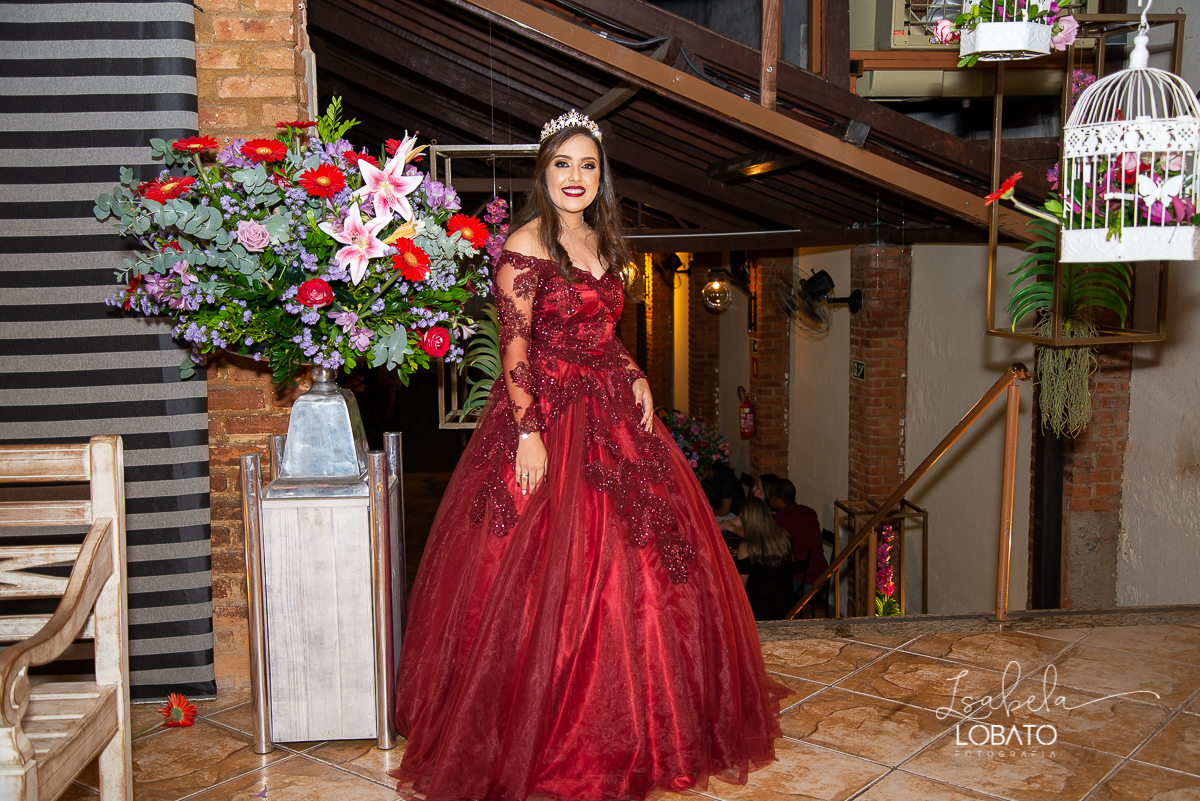 vestido-de-debutante-15-anos-festa-de-debutante-book-15-anos-festa-de-15-anos-fotografia-de-aniversario-de-15-anos-valsa-bolo-de-aniversario-alice-no-pais-das-maravilhas-anel-de-15-anos-bacco-buffet-fotografo-em-barbacena-isabela-lobato-fotografia-estudio