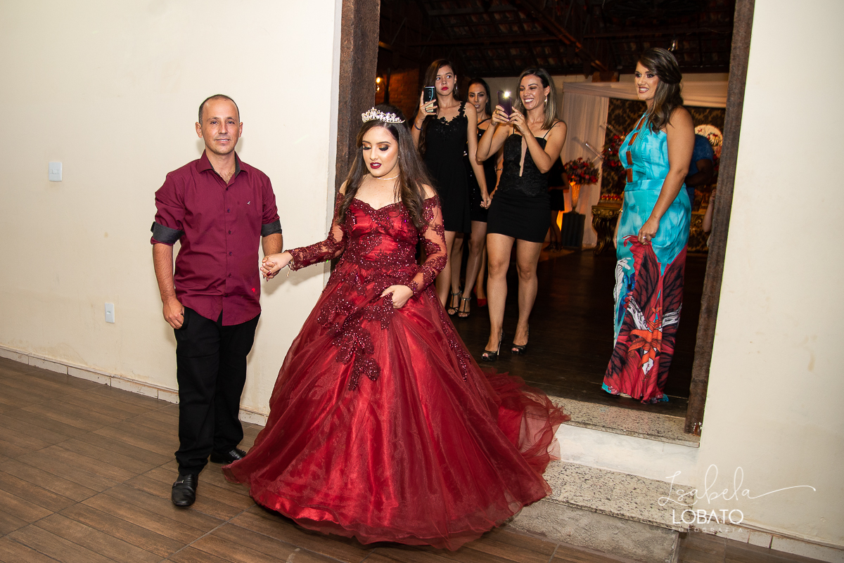 vestido-de-debutante-15-anos-festa-de-debutante-book-15-anos-festa-de-15-anos-fotografia-de-aniversario-de-15-anos-valsa-bolo-de-aniversario-alice-no-pais-das-maravilhas-anel-de-15-anos-bacco-buffet-fotografo-em-barbacena-isabela-lobato-fotografia-estudio