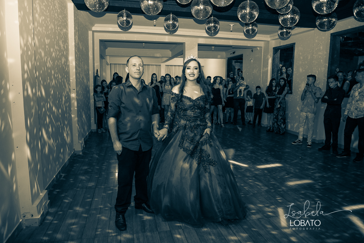 vestido-de-debutante-15-anos-festa-de-debutante-book-15-anos-festa-de-15-anos-fotografia-de-aniversario-de-15-anos-valsa-bolo-de-aniversario-alice-no-pais-das-maravilhas-anel-de-15-anos-bacco-buffet-fotografo-em-barbacena-isabela-lobato-fotografia-estudio