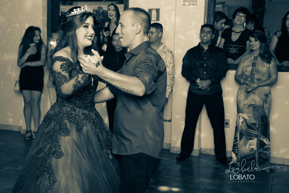 vestido-de-debutante-15-anos-festa-de-debutante-book-15-anos-festa-de-15-anos-fotografia-de-aniversario-de-15-anos-valsa-bolo-de-aniversario-alice-no-pais-das-maravilhas-anel-de-15-anos-bacco-buffet-fotografo-em-barbacena-isabela-lobato-fotografia-estudio