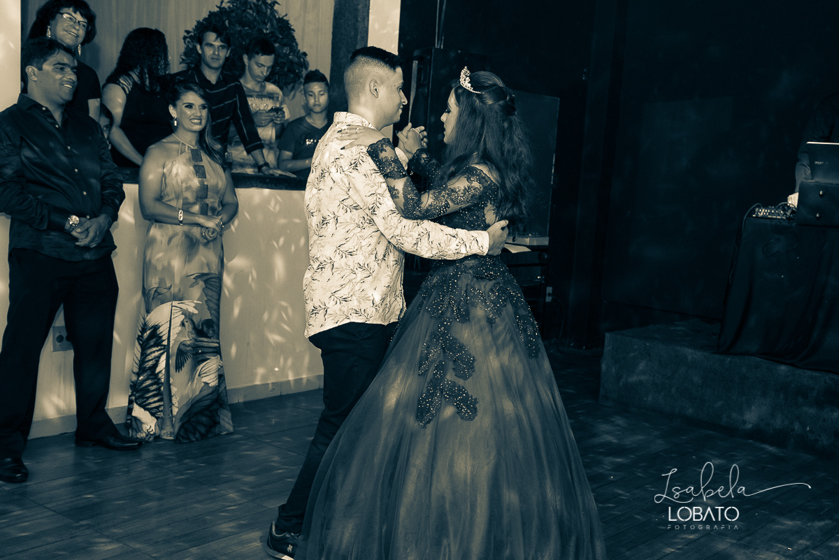 vestido-de-debutante-15-anos-festa-de-debutante-book-15-anos-festa-de-15-anos-fotografia-de-aniversario-de-15-anos-valsa-bolo-de-aniversario-alice-no-pais-das-maravilhas-anel-de-15-anos-bacco-buffet-fotografo-em-barbacena-isabela-lobato-fotografia-estudio
