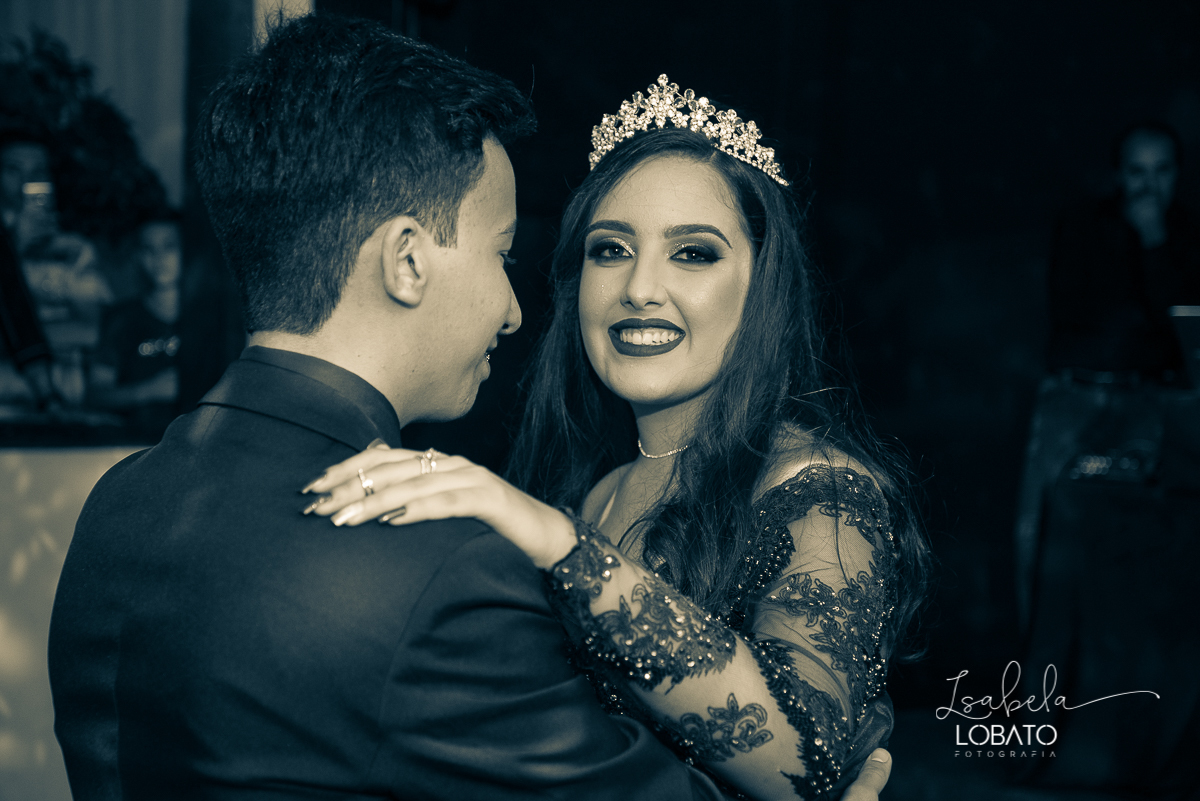 vestido-de-debutante-15-anos-festa-de-debutante-book-15-anos-festa-de-15-anos-fotografia-de-aniversario-de-15-anos-valsa-bolo-de-aniversario-alice-no-pais-das-maravilhas-anel-de-15-anos-bacco-buffet-fotografo-em-barbacena-isabela-lobato-fotografia-estudio
