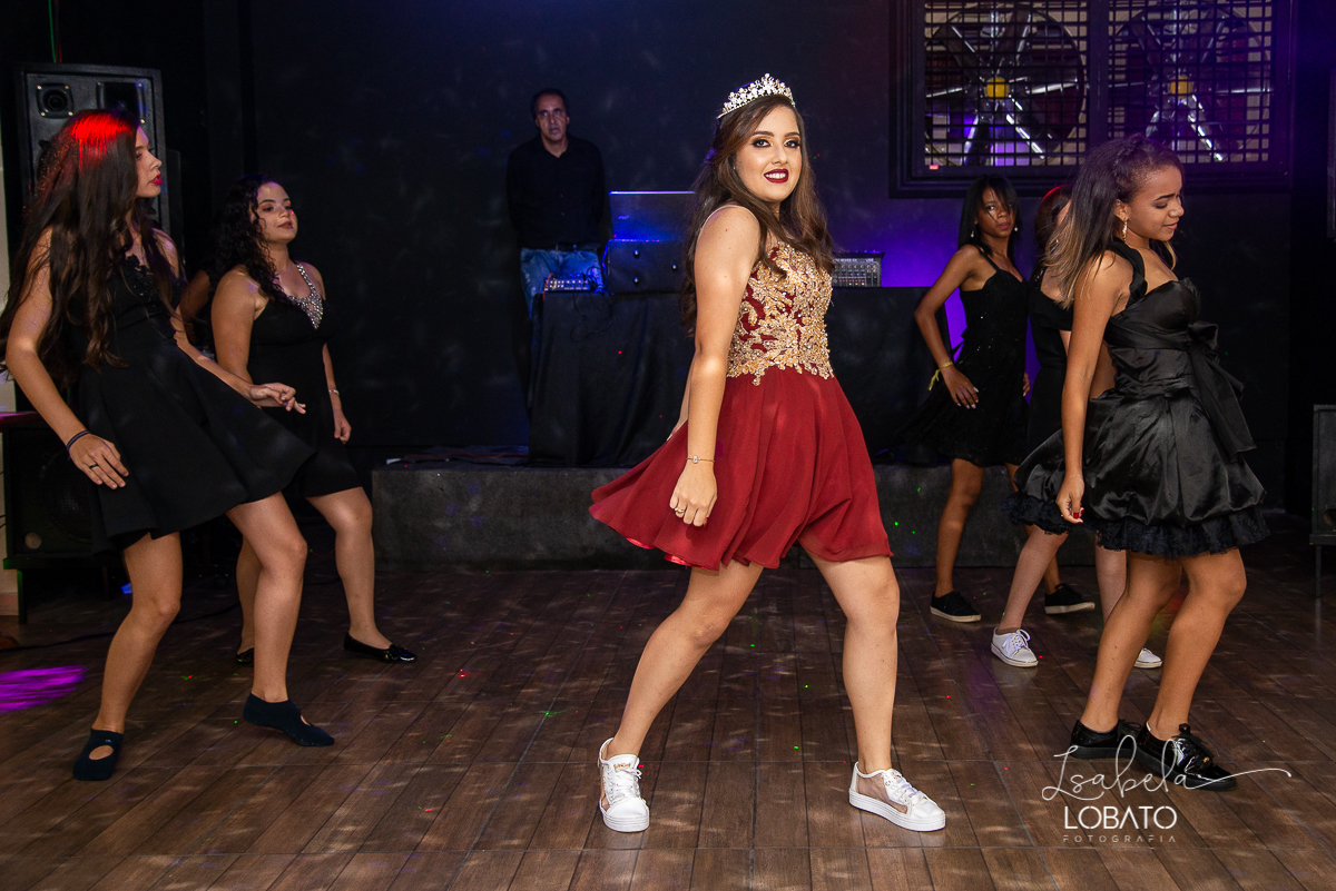 vestido-de-debutante-15-anos-festa-de-debutante-book-15-anos-festa-de-15-anos-fotografia-de-aniversario-de-15-anos-valsa-bolo-de-aniversario-alice-no-pais-das-maravilhas-anel-de-15-anos-bacco-buffet-fotografo-em-barbacena-isabela-lobato-fotografia-estudio