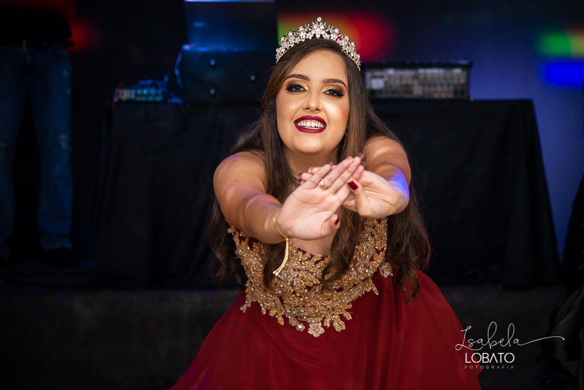 vestido-de-debutante-15-anos-festa-de-debutante-book-15-anos-festa-de-15-anos-fotografia-de-aniversario-de-15-anos-valsa-bolo-de-aniversario-alice-no-pais-das-maravilhas-anel-de-15-anos-bacco-buffet-fotografo-em-barbacena-isabela-lobato-fotografia-estudio