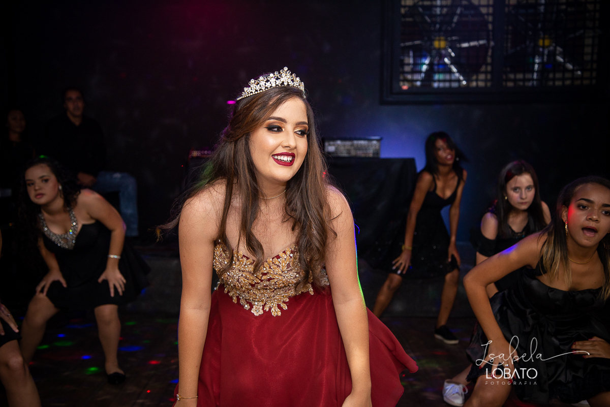 vestido-de-debutante-15-anos-festa-de-debutante-book-15-anos-festa-de-15-anos-fotografia-de-aniversario-de-15-anos-valsa-bolo-de-aniversario-alice-no-pais-das-maravilhas-anel-de-15-anos-bacco-buffet-fotografo-em-barbacena-isabela-lobato-fotografia-estudio