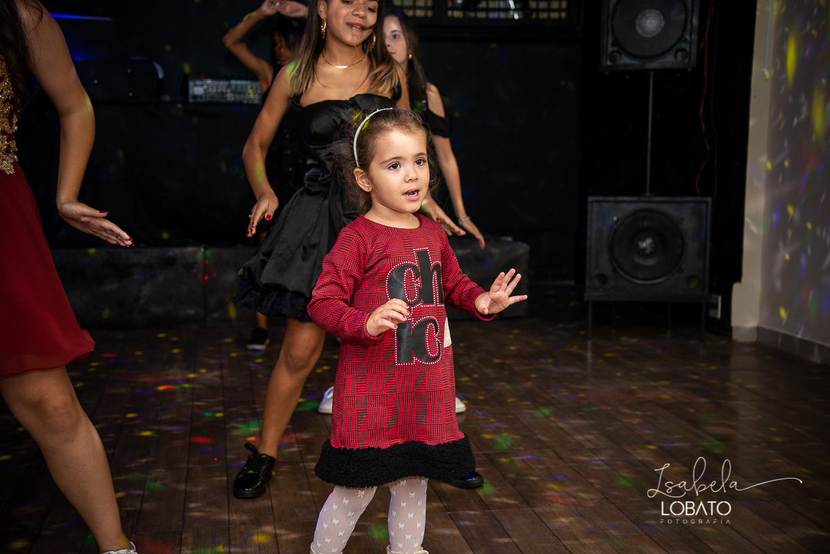 vestido-de-debutante-15-anos-festa-de-debutante-book-15-anos-festa-de-15-anos-fotografia-de-aniversario-de-15-anos-valsa-bolo-de-aniversario-alice-no-pais-das-maravilhas-anel-de-15-anos-bacco-buffet-fotografo-em-barbacena-isabela-lobato-fotografia-estudio