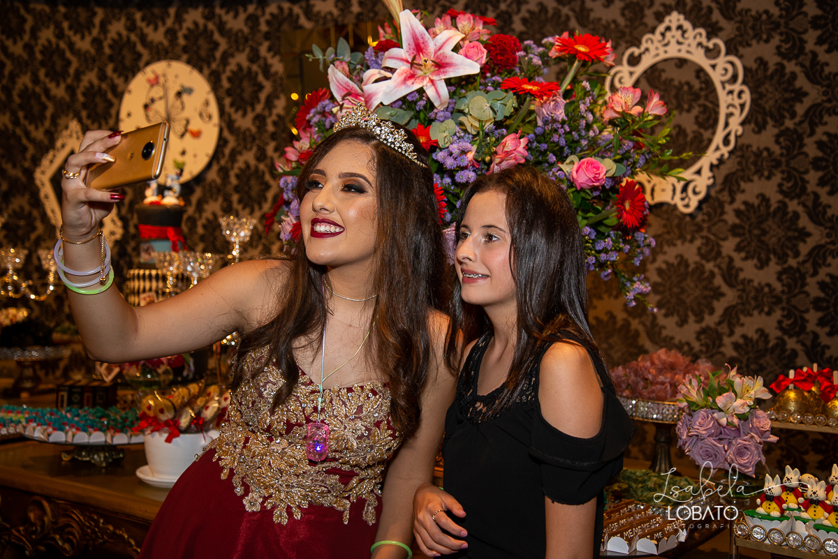 vestido-de-debutante-15-anos-festa-de-debutante-book-15-anos-festa-de-15-anos-fotografia-de-aniversario-de-15-anos-valsa-bolo-de-aniversario-alice-no-pais-das-maravilhas-anel-de-15-anos-bacco-buffet-fotografo-em-barbacena-isabela-lobato-fotografia-estudio