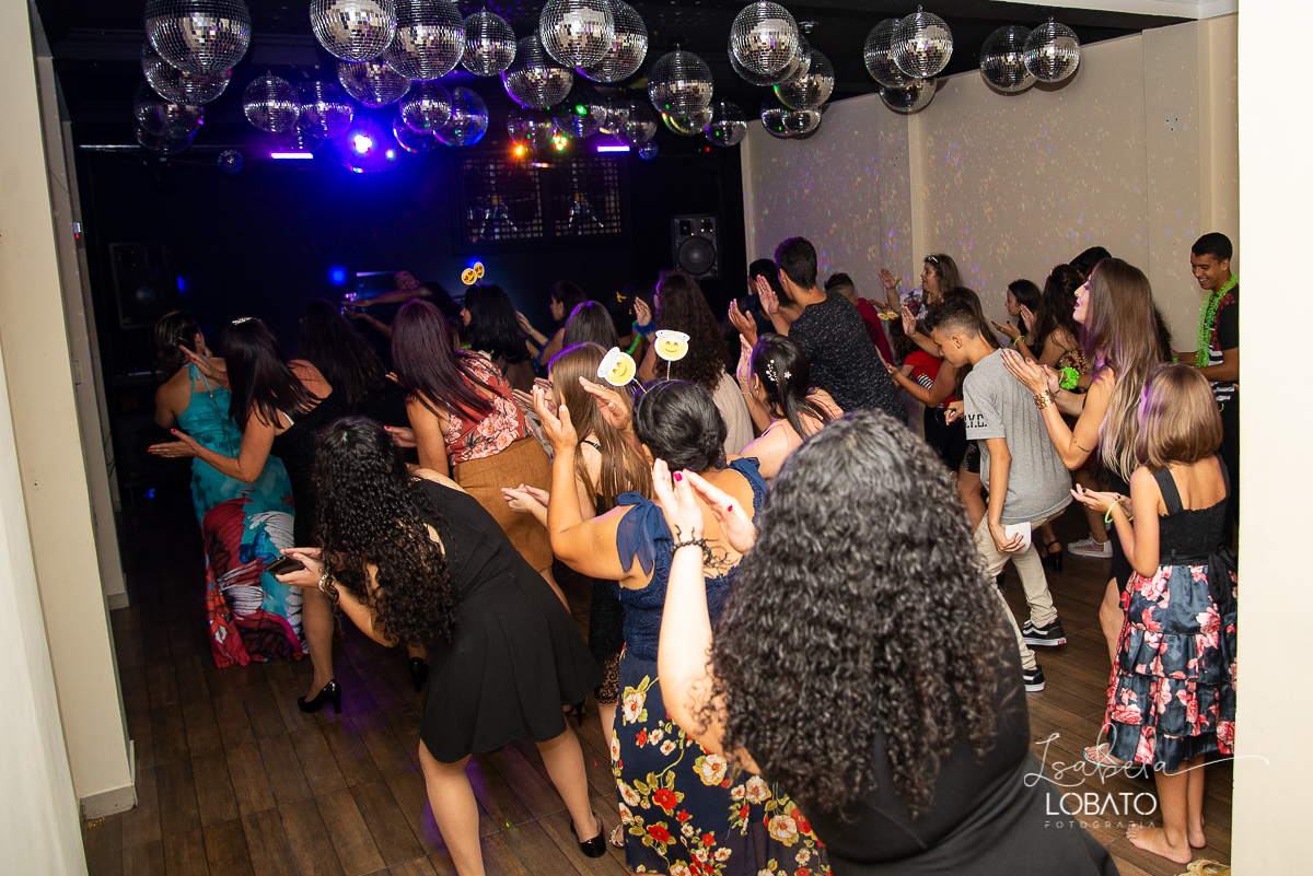 vestido-de-debutante-15-anos-festa-de-debutante-book-15-anos-festa-de-15-anos-fotografia-de-aniversario-de-15-anos-valsa-bolo-de-aniversario-alice-no-pais-das-maravilhas-anel-de-15-anos-bacco-buffet-fotografo-em-barbacena-isabela-lobato-fotografia-estudio