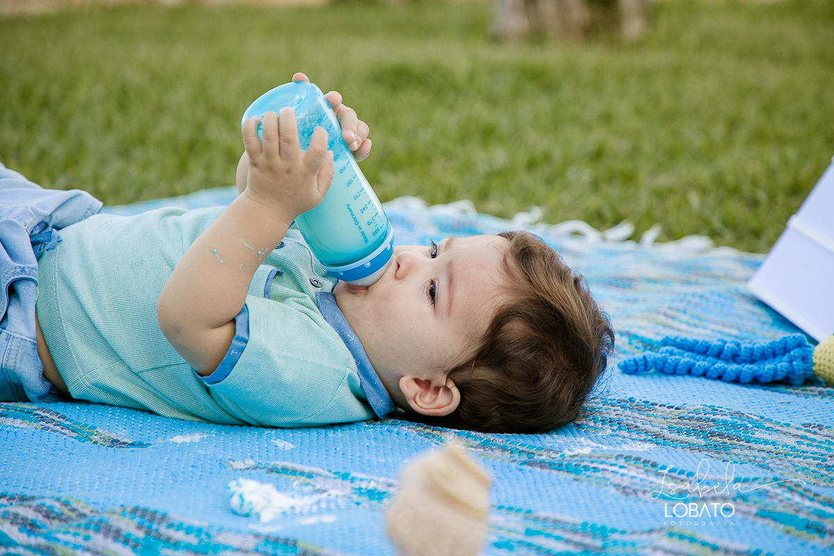 a-hora-do-bolo-smash-the-cake-aniversario-de um-ano-fotografia-de-crianca-fotografo-em-barbacena-isabela-lobato-estudio-de-fotos-hotel-senac-grogoto