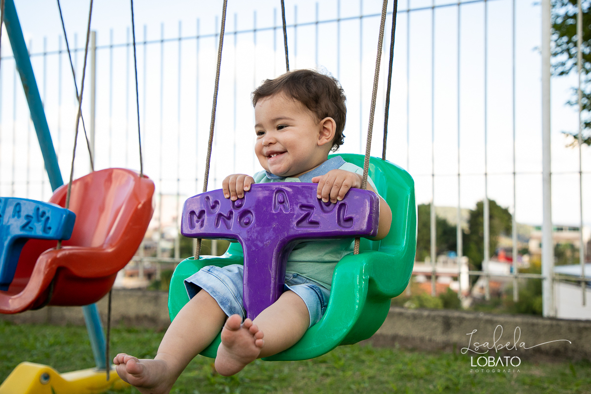 a-hora-do-bolo-smash-the-cake-aniversario-de um-ano-fotografia-de-crianca-fotografo-em-barbacena-isabela-lobato-estudio-de-fotos-hotel-senac-grogoto