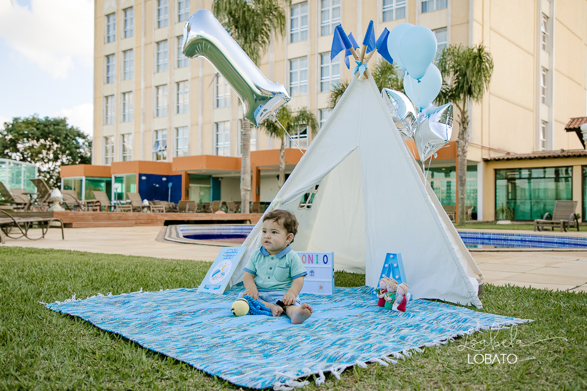 a-hora-do-bolo-smash-the-cake-aniversario-de um-ano-fotografia-de-crianca-fotografo-em-barbacena-isabela-lobato-estudio-de-fotos-hotel-senac-grogoto