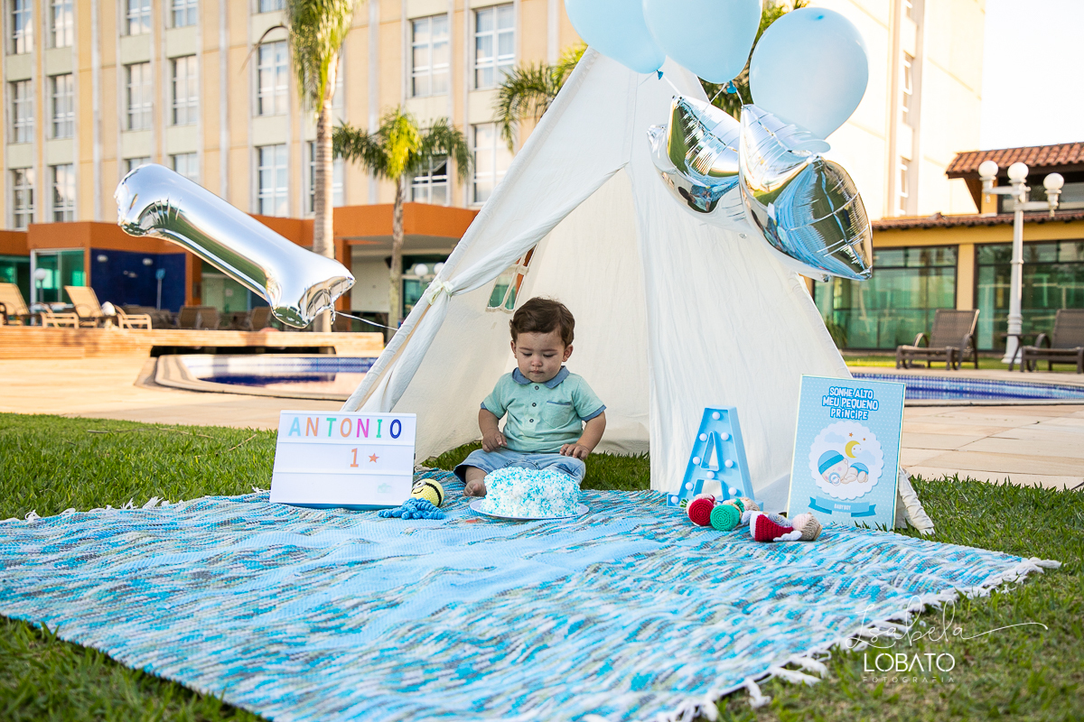 a-hora-do-bolo-smash-the-cake-aniversario-de um-ano-fotografia-de-crianca-fotografo-em-barbacena-isabela-lobato-estudio-de-fotos-hotel-senac-grogoto