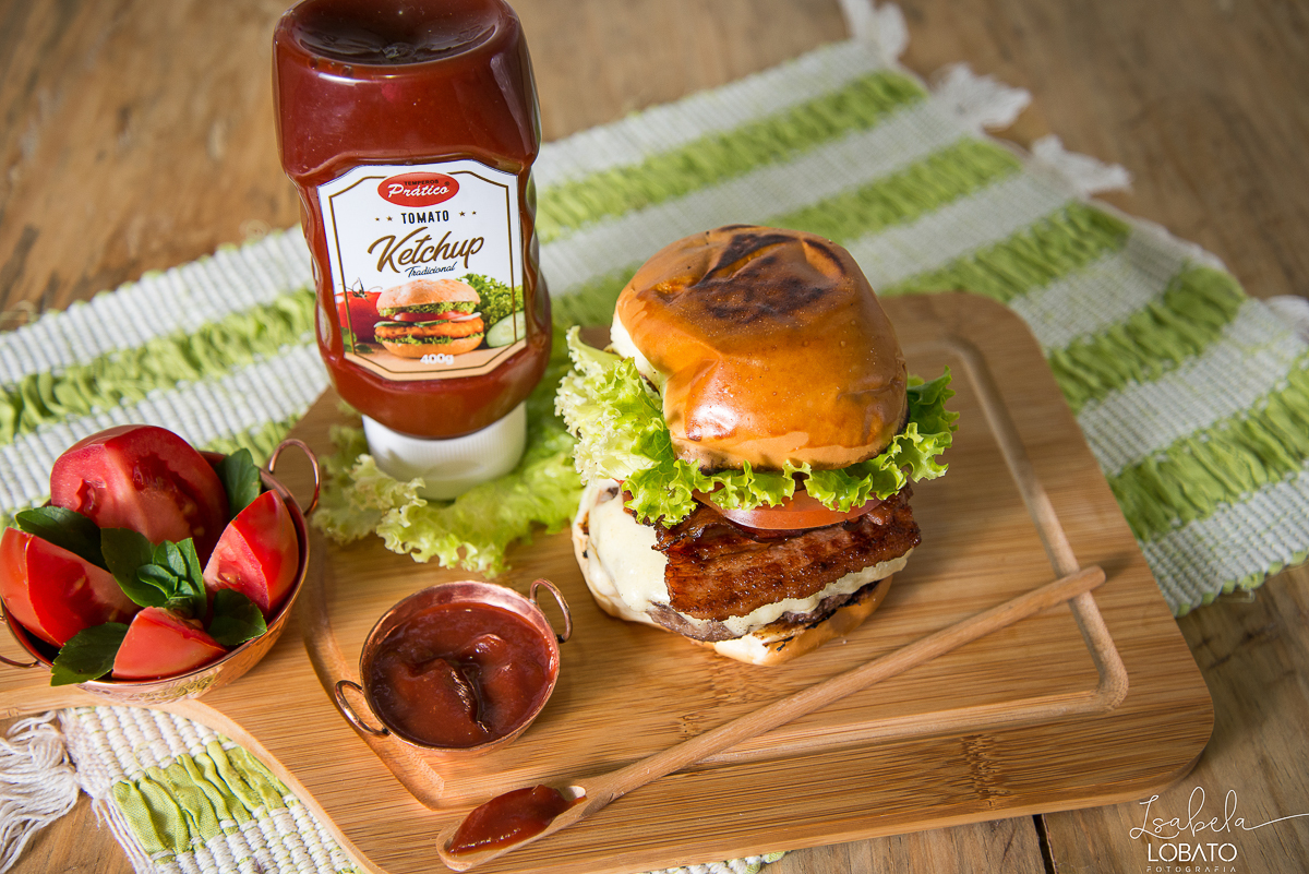 ketchup-molho-barbecue-hamburguer-artesanal-temperos-pratico-fotografia-de-comida-foto-de-sanduiche-molho-de-tomate-foto-gastronomica-fotografo-de-alimentos-isabela-lobato-fotografia-festival-gastronomico-de-tiradentes-mg-restaurantes-tiradentes-mg