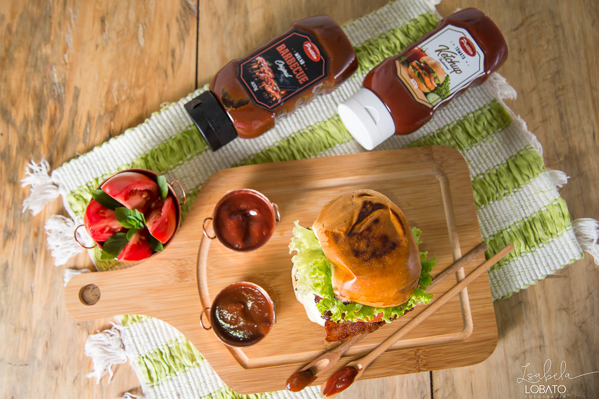ketchup-molho-barbecue-hamburguer-artesanal-temperos-pratico-fotografia-de-comida-foto-de-sanduiche-molho-de-tomate-foto-gastronomica-fotografo-de-alimentos-isabela-lobato-fotografia-festival-gastronomico-de-tiradentes-mg-restaurantes-tiradentes-mg