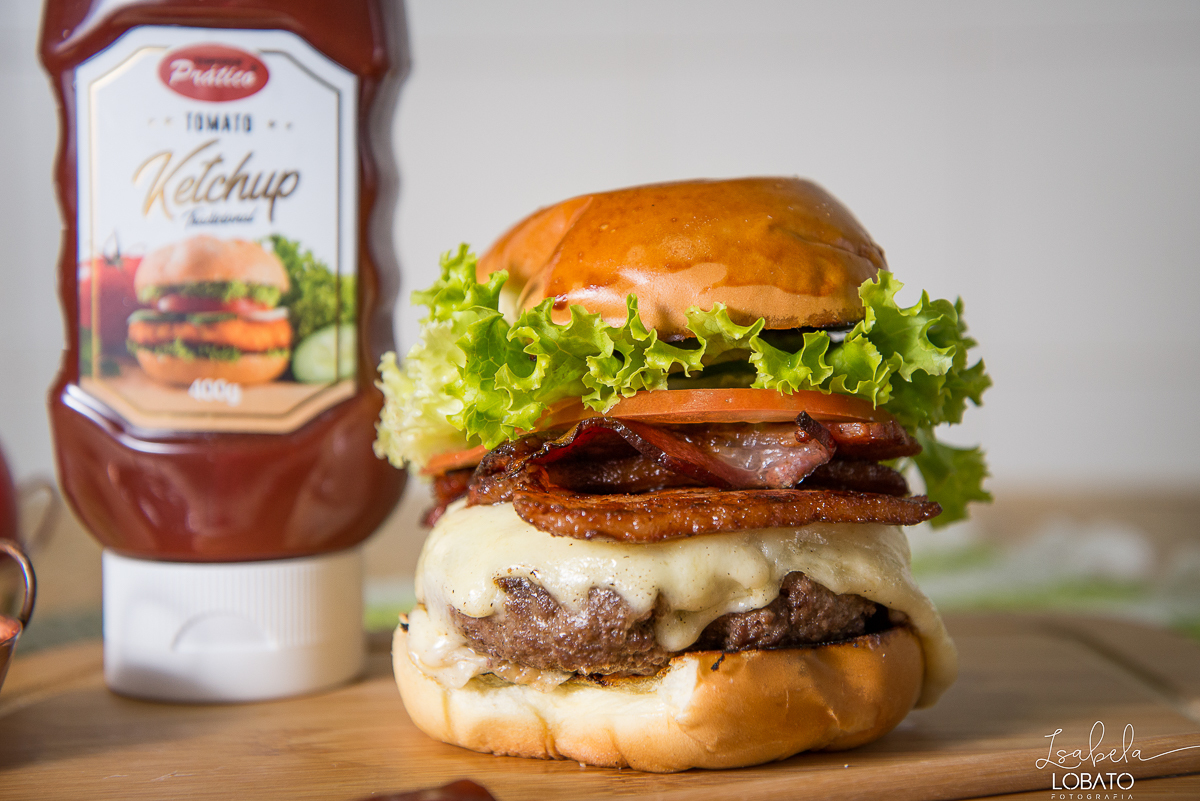ketchup-molho-barbecue-hamburguer-artesanal-temperos-pratico-fotografia-de-comida-foto-de-sanduiche-molho-de-tomate-foto-gastronomica-fotografo-de-alimentos-isabela-lobato-fotografia-festival-gastronomico-de-tiradentes-mg-restaurantes-tiradentes-mg