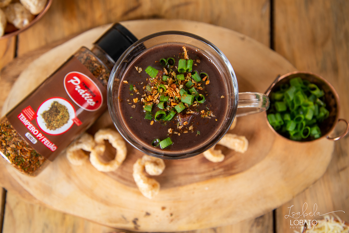 caldinho-de-feijao-torresmo-tira-gosto-feijoada-temperos-pratico-fotografia-de-comida-foto-de-sanduiche-molho-de-pimenta-foto-gastronomica-fotografo-de-alimentos-isabela-lobato-fotografia-festival-gastronomico-de-tiradentes-mg-restaurantes-tiradentes-mg