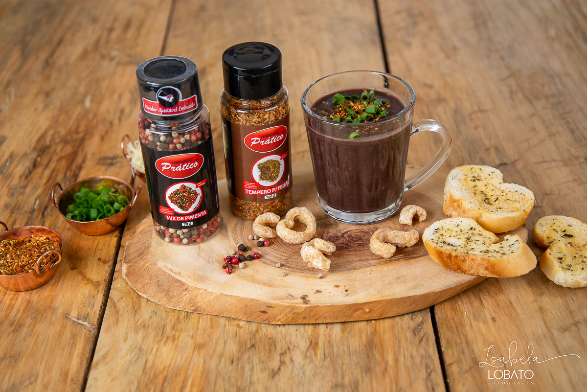 caldinho-de-feijao-torresmo-tira-gosto-feijoada-temperos-pratico-fotografia-de-comida-foto-de-sanduiche-molho-de-pimenta-foto-gastronomica-fotografo-de-alimentos-isabela-lobato-fotografia-festival-gastronomico-de-tiradentes-mg-restaurantes-tiradentes-mg
