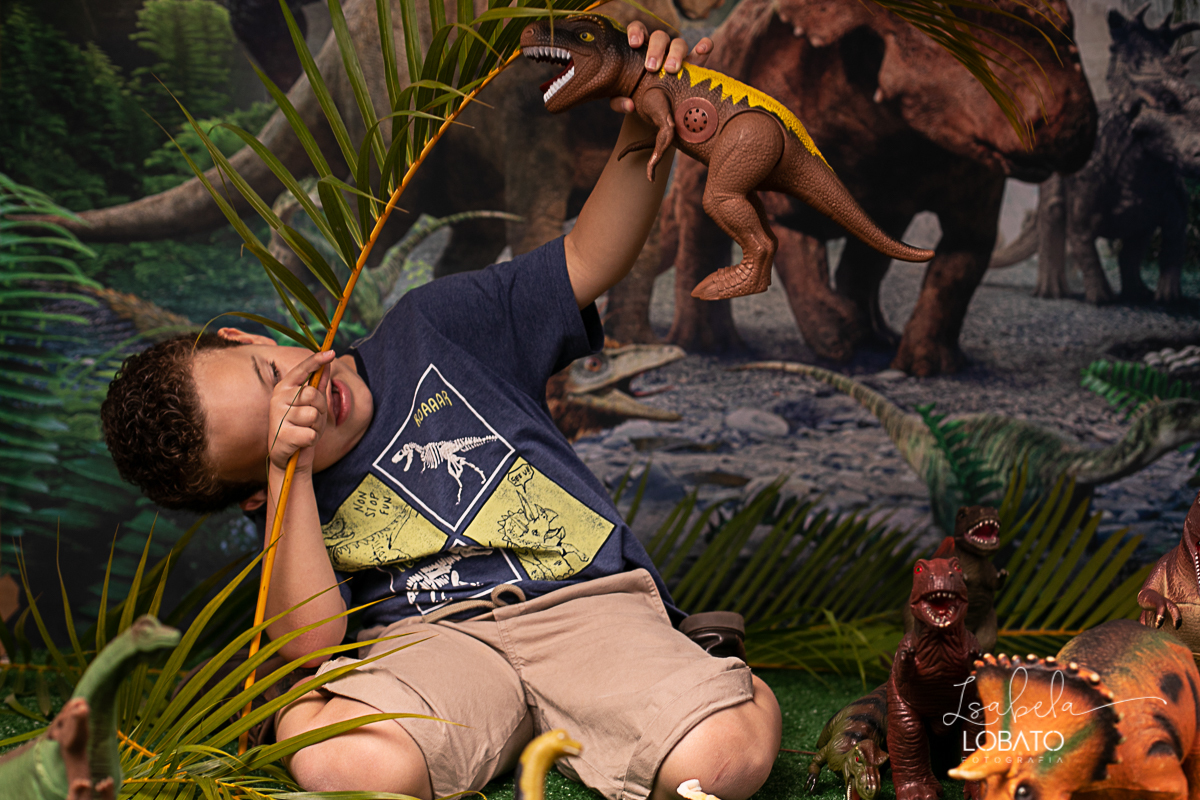ensaio-fotografico-barbacena-fotografia-de-crianca-foto-de-casamento-fotografo-em-barbacena-isabela-lobato-fotografia-dinossauros-fotos-apaixonados-por-dinossauros-ensaio-fotografico-de-dinossauros-brincadeira-crianca-melhores-fotografos-de-minas-gerais
