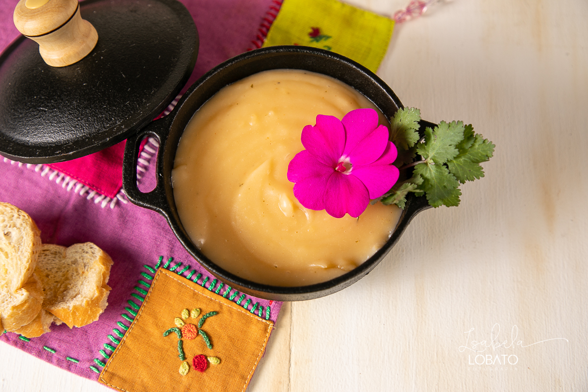 foto-de-comida-fotografia-de-alimentos-fotografo-de-gastronomia-em-minas-gerais-melhores-fotografos-de-minas-gerais-festival-gastronomico-de-tiradentes-mg-food-photagraphy-fotografia-gourmet-isabela-lobato-mandioca-pimenta-caldo-de-mandioca-temperos