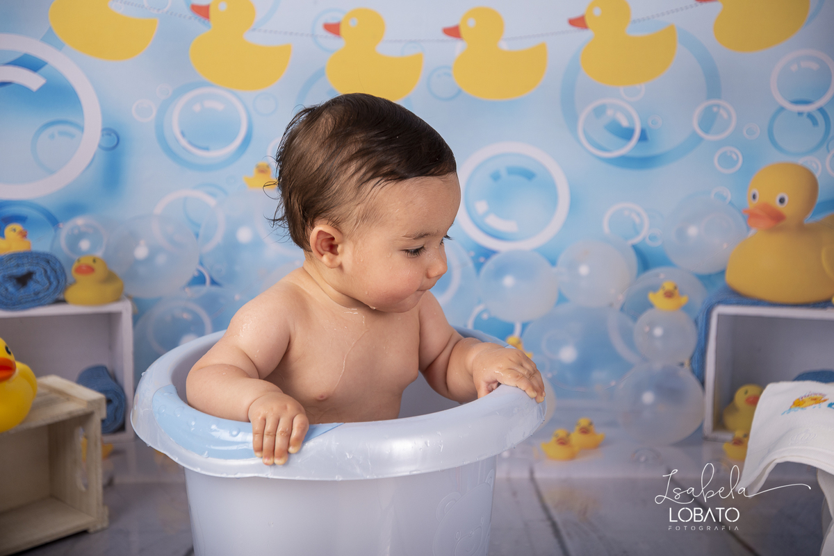 a-hora-do-banho-banho-de-ofuro-banho-de-bebe-bolinha-de-sabao-shampo-e-sabonete-para-bebe-do-boticario-balde-de-ofuro-para-bebes-fotografia-de-bebe-acompanhamento-fotografico-infantil-fases-do-bebe-estudio-fotografico-em-barbacena-isabela-lobato-fotografa