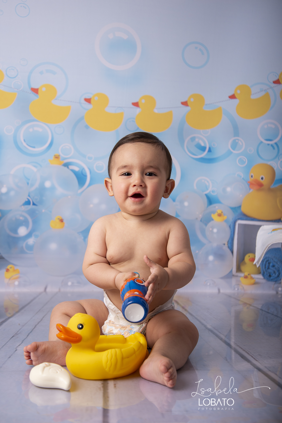 a-hora-do-banho-banho-de-ofuro-banho-de-bebe-bolinha-de-sabao-shampo-e-sabonete-para-bebe-do-boticario-balde-de-ofuro-para-bebes-fotografia-de-bebe-acompanhamento-fotografico-infantil-fases-do-bebe-estudio-fotografico-em-barbacena-isabela-lobato-fotografa