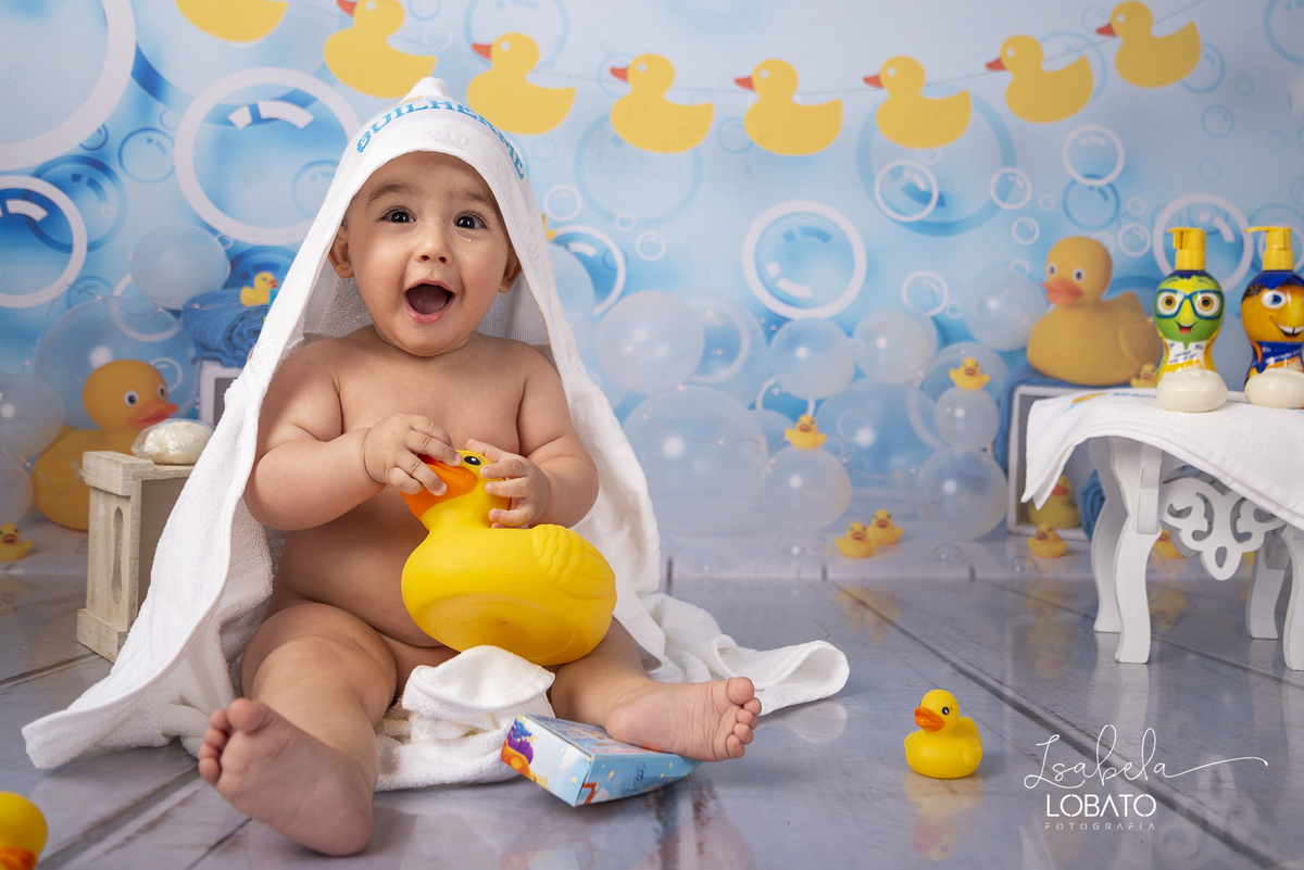 a-hora-do-banho-banho-de-ofuro-banho-de-bebe-bolinha-de-sabao-shampo-e-sabonete-para-bebe-do-boticario-balde-de-ofuro-para-bebes-fotografia-de-bebe-acompanhamento-fotografico-infantil-fases-do-bebe-estudio-fotografico-em-barbacena-isabela-lobato-fotografa
