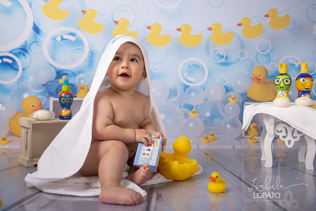 a-hora-do-banho-banho-de-ofuro-banho-de-bebe-bolinha-de-sabao-shampo-e-sabonete-para-bebe-do-boticario-balde-de-ofuro-para-bebes-fotografia-de-bebe-acompanhamento-fotografico-infantil-fases-do-bebe-estudio-fotografico-em-barbacena-isabela-lobato-fotografa