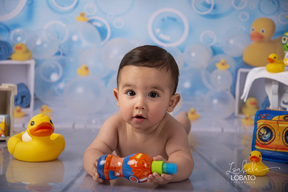 a-hora-do-banho-banho-de-ofuro-banho-de-bebe-bolinha-de-sabao-shampo-e-sabonete-para-bebe-do-boticario-balde-de-ofuro-para-bebes-fotografia-de-bebe-acompanhamento-fotografico-infantil-fases-do-bebe-estudio-fotografico-em-barbacena-isabela-lobato-fotografa