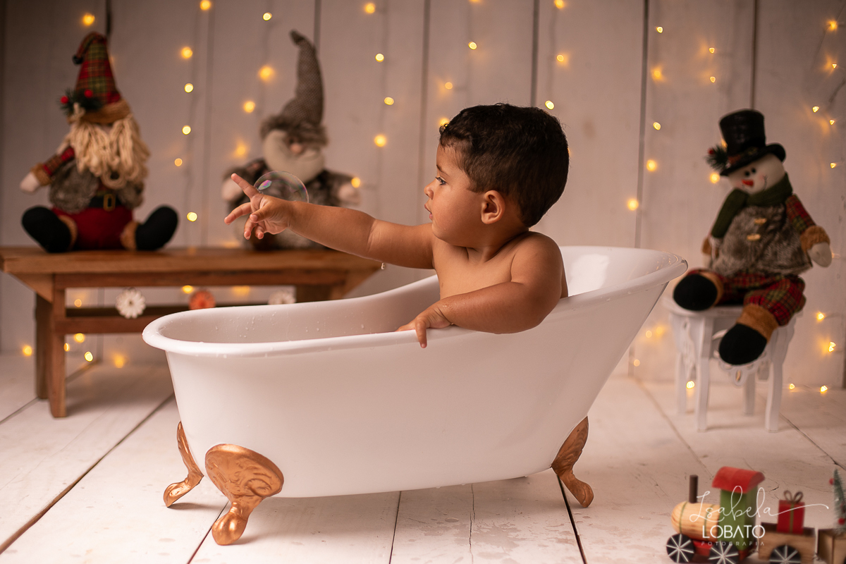 natal-2019-dezembro-2019-a-hora-do-banho-edicao-especial-de-natal-banho-de-bebe-brincadeira-de-crianca-ensaio-fotografico-de-natal-em-barbacena-minas-gerais-melhor-fotografo-infantil-isabela-lobato-fotografia-estudio-fotografico-arvore-de-natal-papai-noel