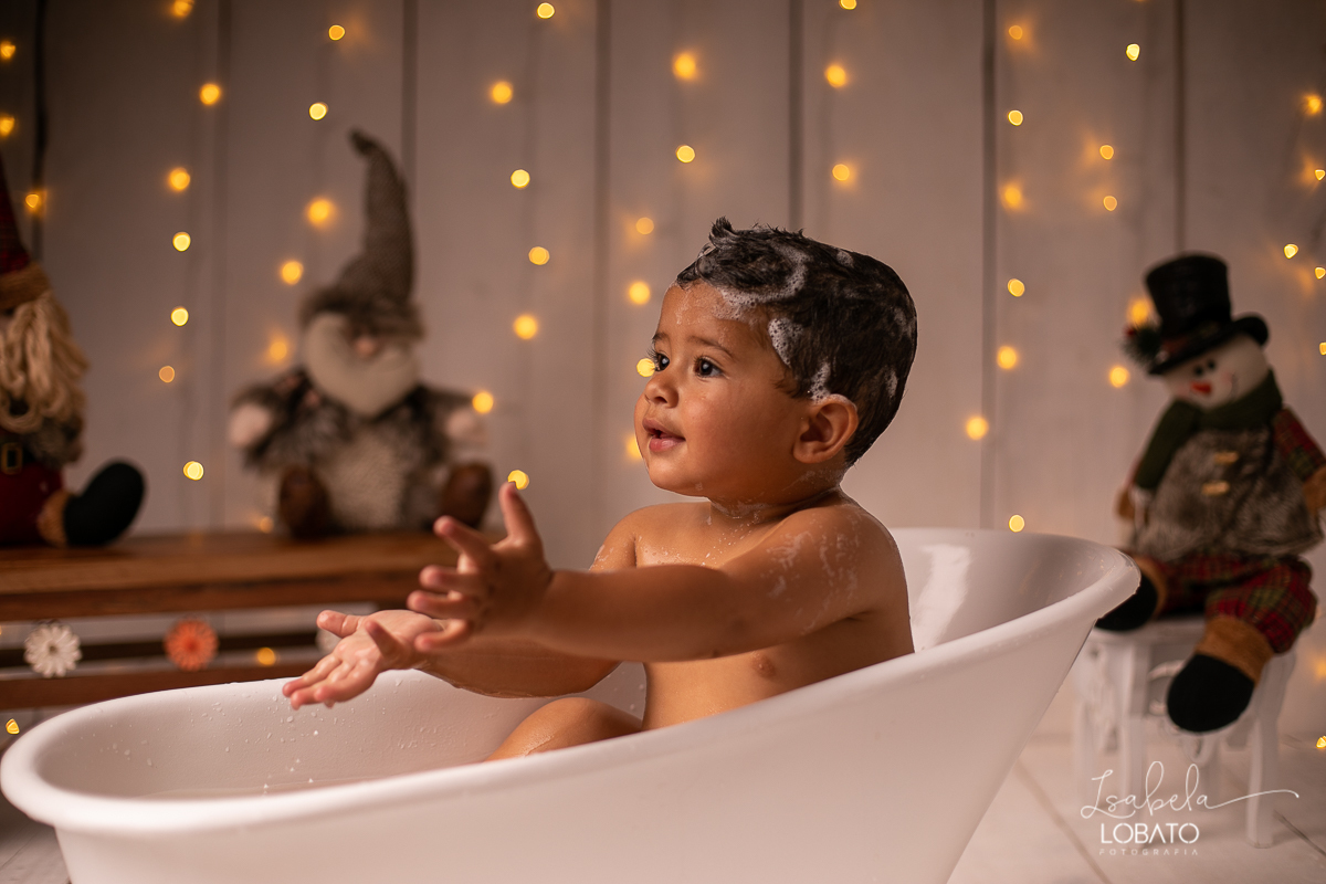 natal-2019-dezembro-2019-a-hora-do-banho-edicao-especial-de-natal-banho-de-bebe-brincadeira-de-crianca-ensaio-fotografico-de-natal-em-barbacena-minas-gerais-melhor-fotografo-infantil-isabela-lobato-fotografia-estudio-fotografico-arvore-de-natal-papai-noel
