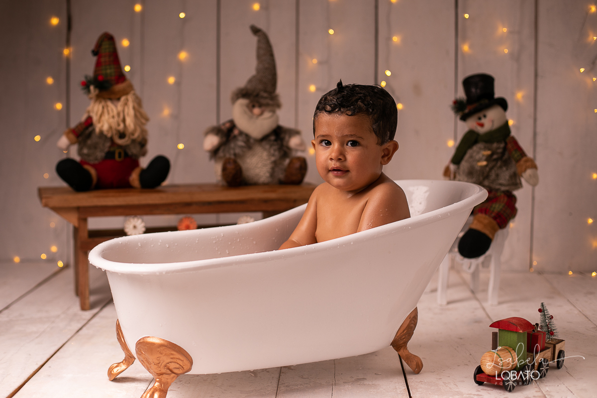 natal-2019-dezembro-2019-a-hora-do-banho-edicao-especial-de-natal-banho-de-bebe-brincadeira-de-crianca-ensaio-fotografico-de-natal-em-barbacena-minas-gerais-melhor-fotografo-infantil-isabela-lobato-fotografia-estudio-fotografico-arvore-de-natal-papai-noel