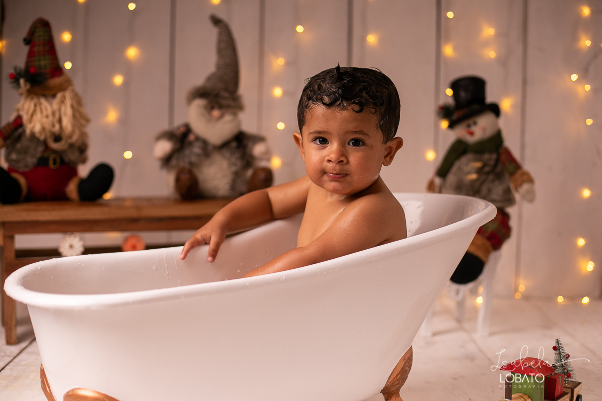 natal-2019-dezembro-2019-a-hora-do-banho-edicao-especial-de-natal-banho-de-bebe-brincadeira-de-crianca-ensaio-fotografico-de-natal-em-barbacena-minas-gerais-melhor-fotografo-infantil-isabela-lobato-fotografia-estudio-fotografico-arvore-de-natal-papai-noel