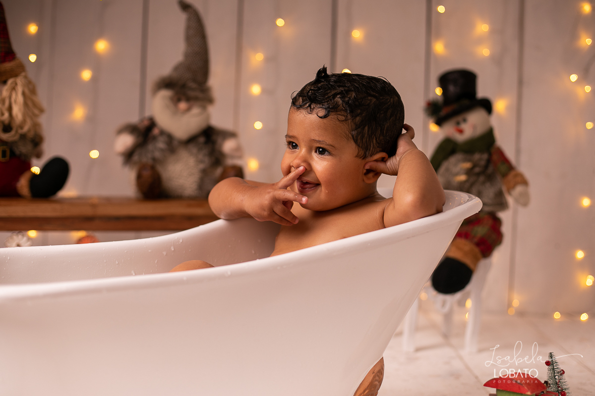 natal-2019-dezembro-2019-a-hora-do-banho-edicao-especial-de-natal-banho-de-bebe-brincadeira-de-crianca-ensaio-fotografico-de-natal-em-barbacena-minas-gerais-melhor-fotografo-infantil-isabela-lobato-fotografia-estudio-fotografico-arvore-de-natal-papai-noel