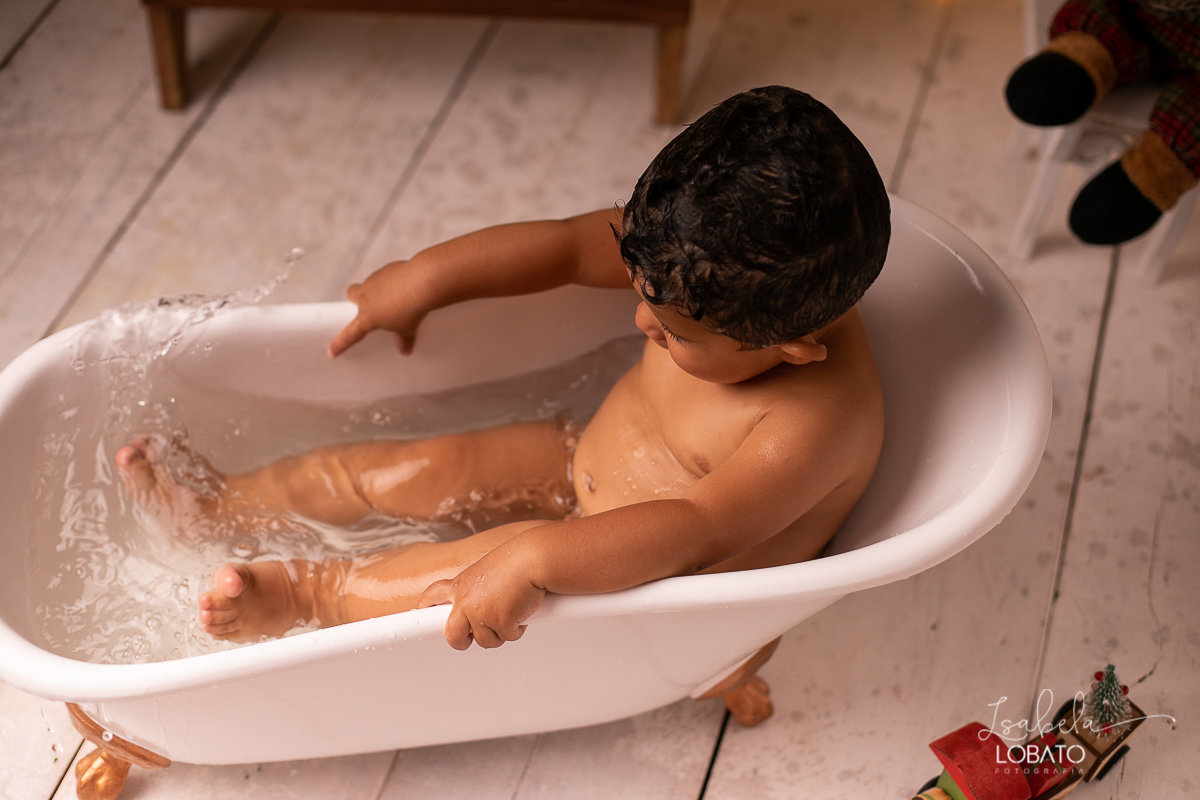 natal-2019-dezembro-2019-a-hora-do-banho-edicao-especial-de-natal-banho-de-bebe-brincadeira-de-crianca-ensaio-fotografico-de-natal-em-barbacena-minas-gerais-melhor-fotografo-infantil-isabela-lobato-fotografia-estudio-fotografico-arvore-de-natal-papai-noel