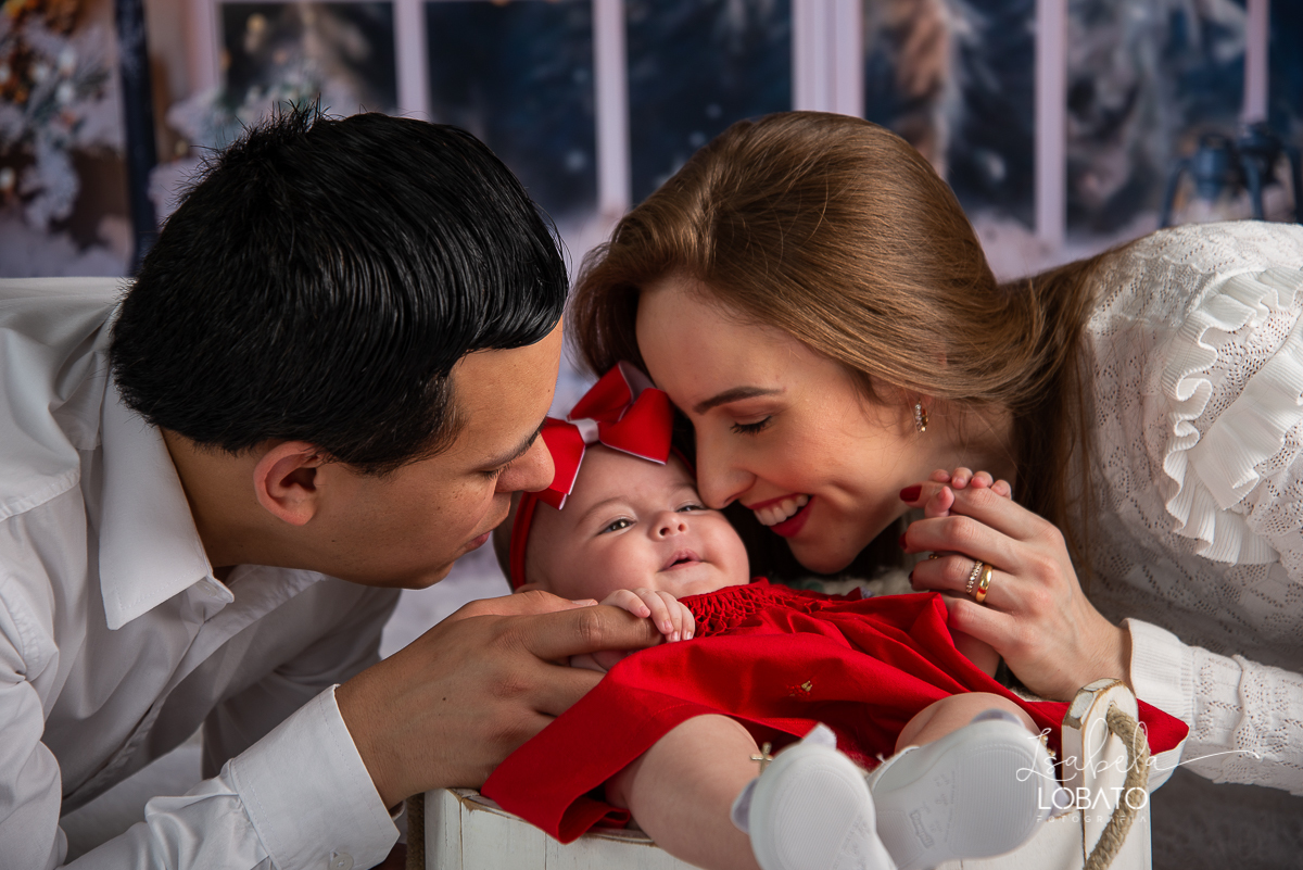 natal-2019-papai-noel-presente-de-natal-o-natal-vem-vindo-ceia-de-natal-neve-fotografia-de-natal-ensaio-fotografico-de-natal-fotografo-de-crianca-barbacena-mg-isabela-lobato-fotografia-melhores-fotografos-de-minas-gerais-estudio-fotografico-cenario-natal