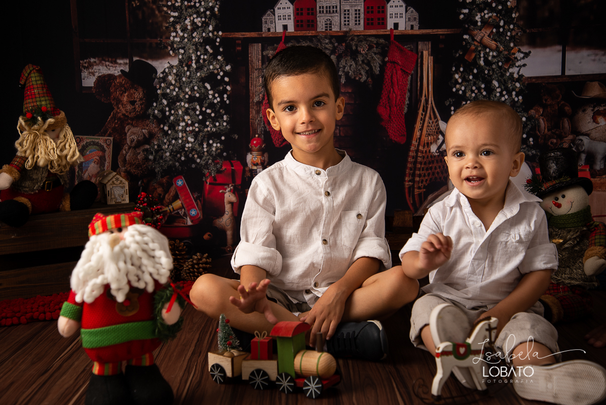 natal-2019-papai-noel-presente-de-natal-o-natal-vem-vindo-ceia-de-natal-neve-fotografia-de-natal-ensaio-fotografico-de-natal-fotografo-de-crianca-barbacena-mg-isabela-lobato-fotografia-melhores-fotografos-de-minas-gerais-estudio-fotografico-cenario-natal